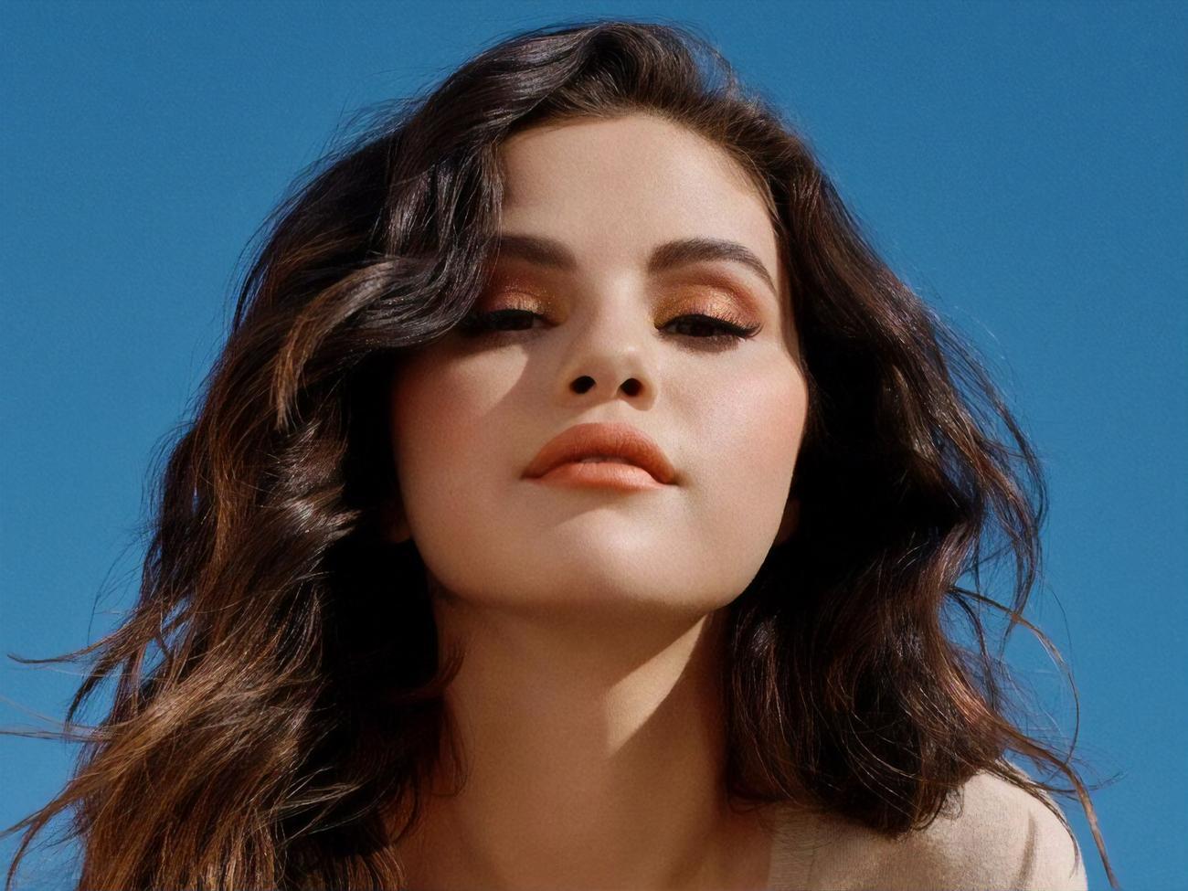 Гомес народилася 1992 року