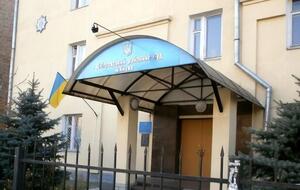 Подсудимый купил новую сим-карту, чтобы скрыть свой номер телефона, когда "минировал" суд, но его все равно нашли