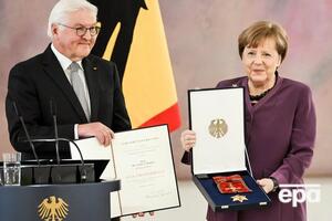 До Меркель подобную награду получали только два экс-канцлера
