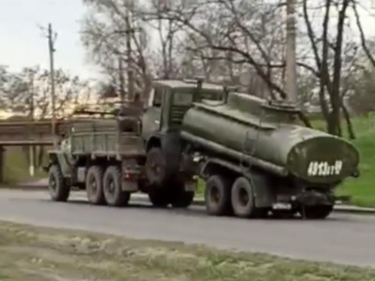 Через Мариуполь в последнее время оккупанты перебрасывают мало техники, в основном бензовозы, сообщил Андрющенко