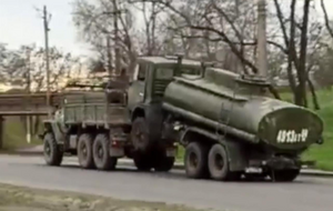 Через Мариуполь в последнее время оккупанты перебрасывают мало техники, в основном бензовозы, сообщил Андрющенко