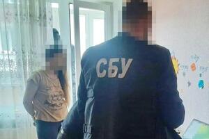 Задержанная подозревается в участии в пропагандистских акциях и внедрении российских стандартов обучения в школах