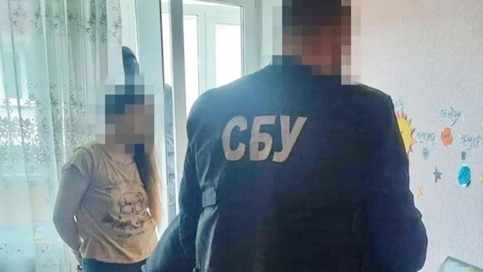 Затриману підозрюють в участі у пропагандистських акціях і впровадженні російських стандартів навчання у школах