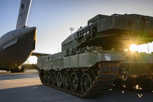 Танки Leopard 2 завантажив і транспортував літак CC-177 Globemaster III королівських повітряних сил Канади, зазначили в Генштабі ЗСУ
