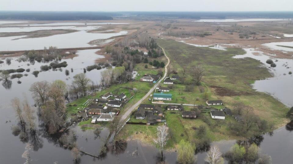 К ликвидации последствий половодья привлечены более 300 спасателей
