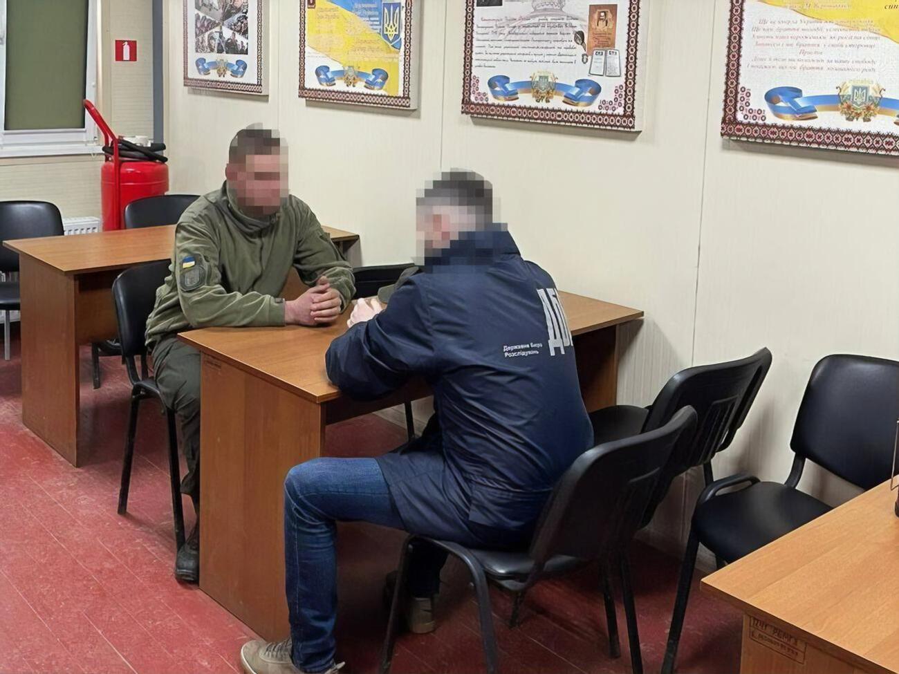 Слідчим вдалося встановити й інші факти знущання офіцера &ndash; ДБР