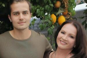 Ротару не коментує від'їзду онука за кордон під час воєнного стану