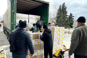 Загалом Фонд Ріната Ахметова передав приблизно 600 тис. продуктових наборів