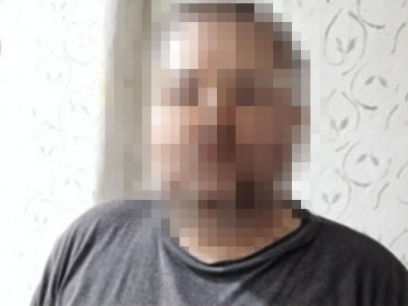 За даними СБУ, під час обшуків у фігуранта виявили комп'ютерну техніку і мобільний телефон із доказами злочинних дій