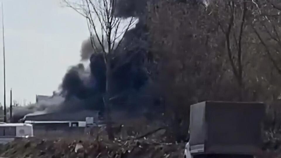 Вогонь охопив склад на Автозаводському шосе у Дзержинську