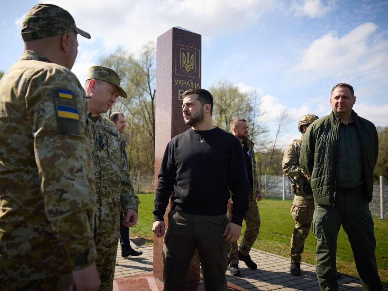 Зеленський ознайомився з облаштуванням державного кордону України, зазначили в ОПУ