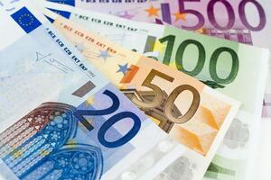 Деньги пойдут, в частности, на жилье для вынужденных переселенцев и поддержку украинских регионов