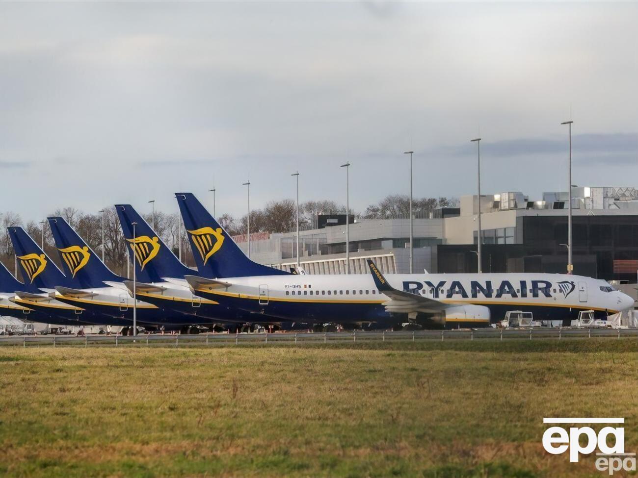 У Ryanair найняли приблизно 60 українських пілотів і 80 стюардес, більшість із яких перебувають на базах у Польщі, очікуючи на відкриття ринку