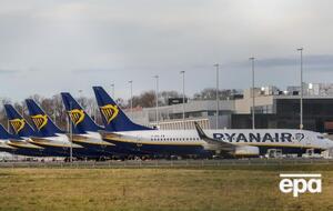 У Ryanair найняли приблизно 60 українських пілотів і 80 стюардес, більшість із яких перебувають на базах у Польщі, очікуючи на відкриття ринку