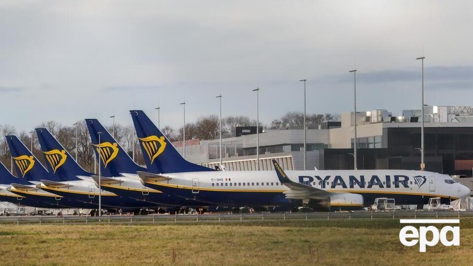 У Ryanair найняли приблизно 60 українських пілотів і 80 стюардес, більшість із яких перебувають на базах у Польщі, очікуючи на відкриття ринку
