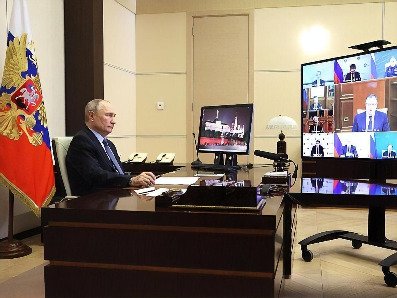 Путин предложил назвать участников молодежного движения "пионерами"