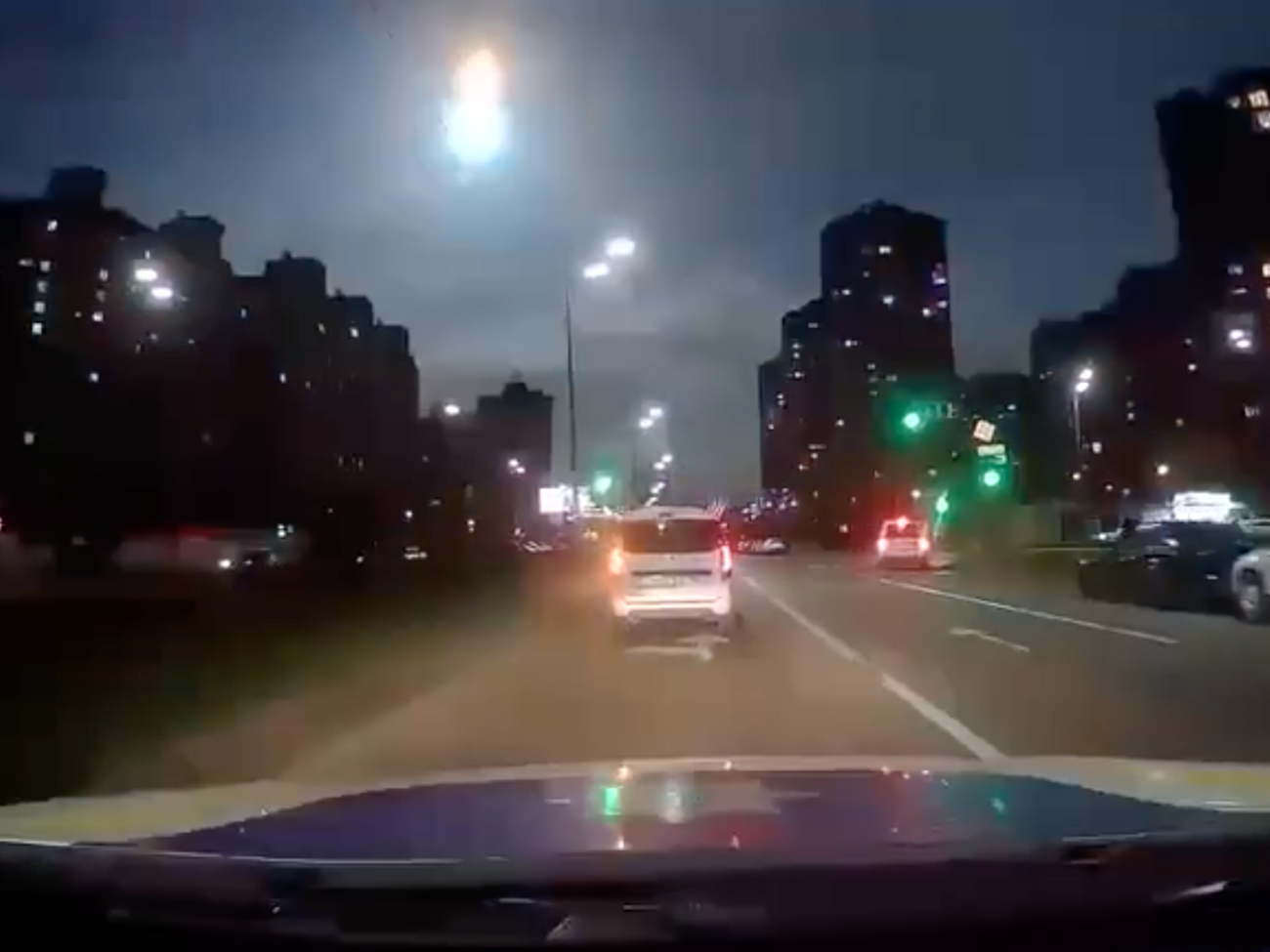 Около 22.00 в небе над Киевом зафиксировали вспышку