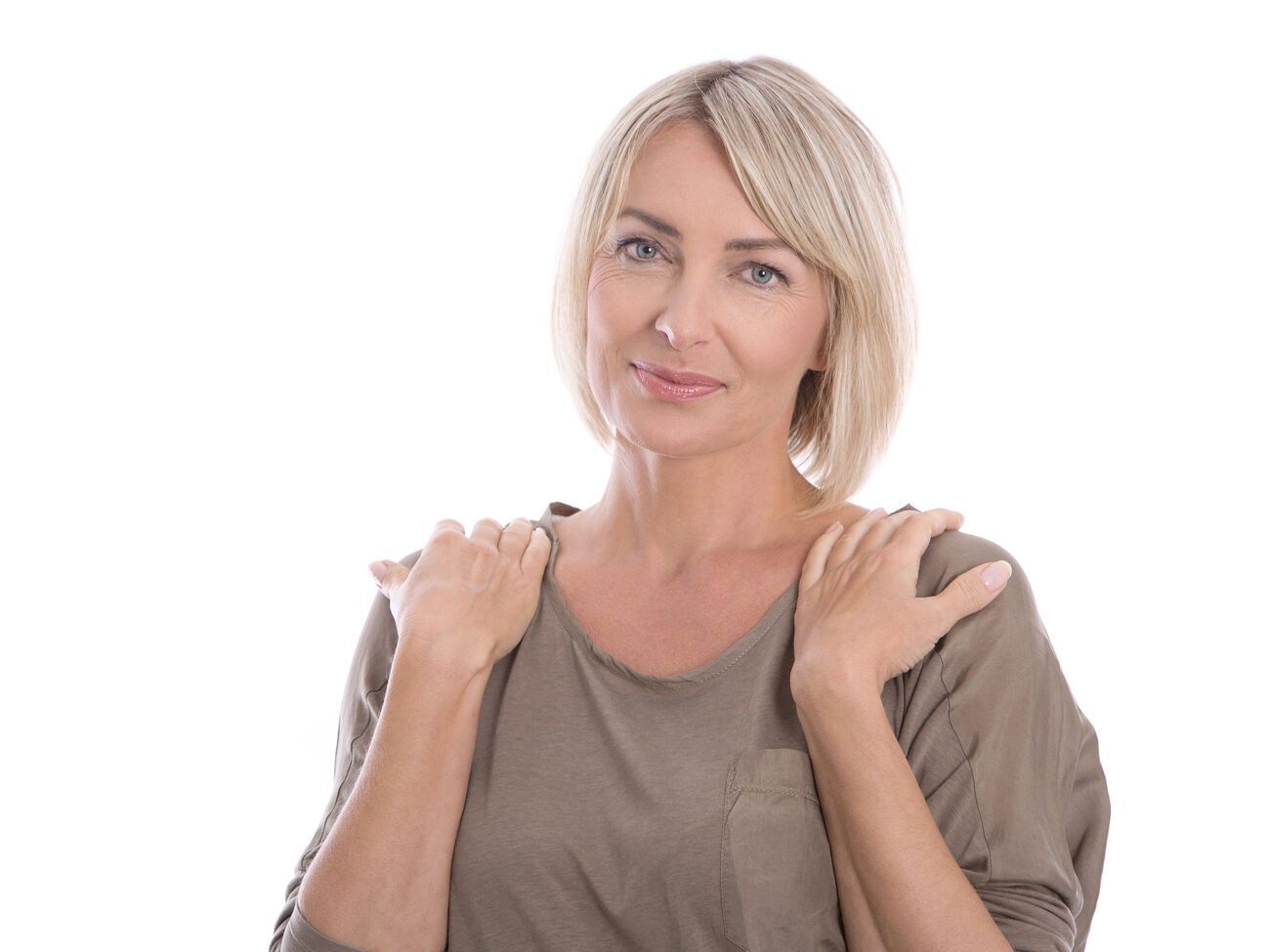 В список запретных причесок для женщин старше 40 лет Холл также внесла длинные волосы