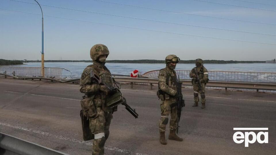 За даними Генштабу ЗСУ, окупанти активно проводять перевірки мобільних телефонів місцевих жителів