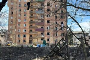 Унаслідок обстрілу пошкоджено багатоповерхівки та приватні житлові будинки