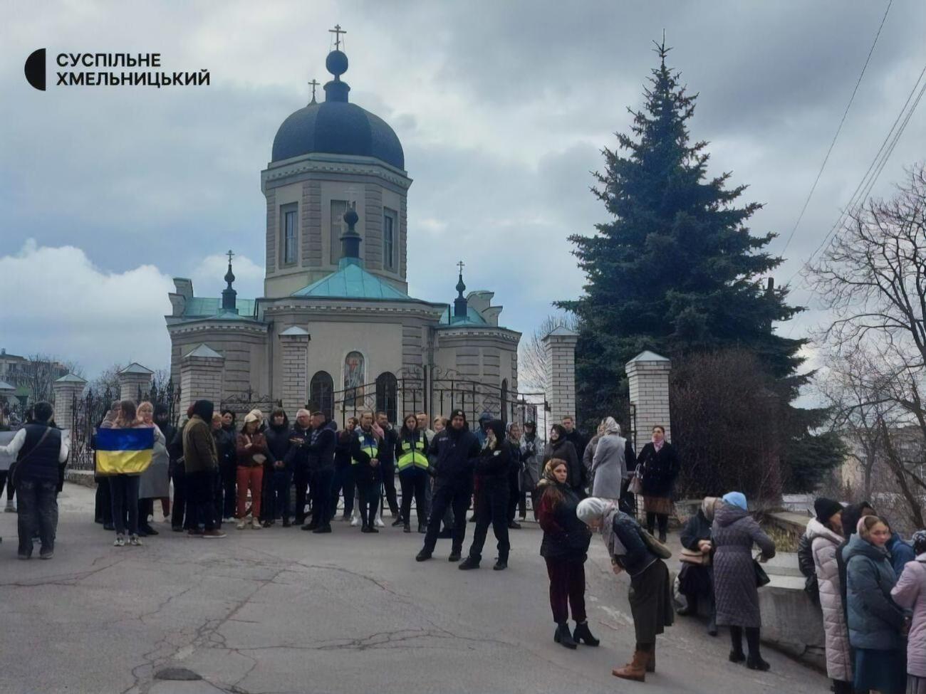Протестующие собрали подписи за переход храма в юрисдикцию ПЦУ