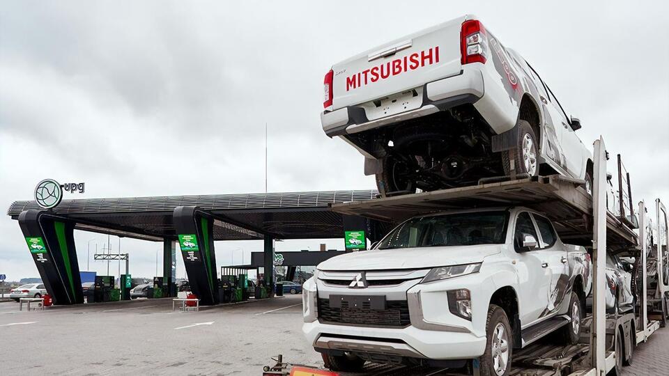 UPG не только отправляет на передовую авто, но и заправляет технику ВСУ и закрывает другие запросы военных
&