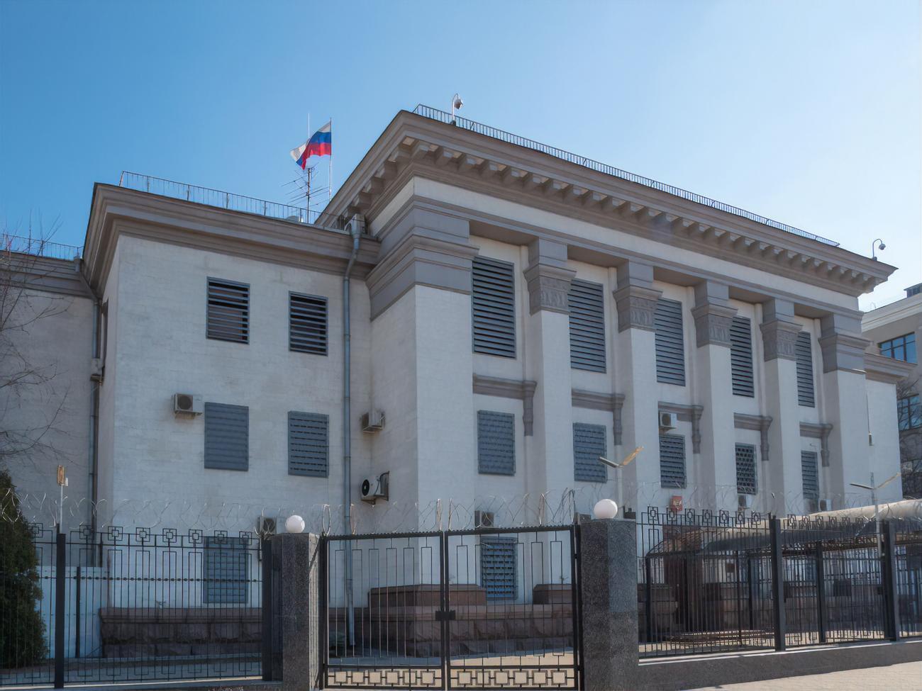 Російське посольство розташоване за адресою Повітрофлотський проспект, 27