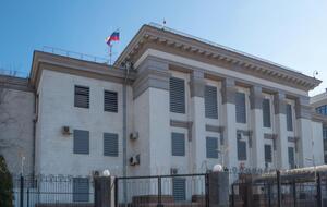 Российское посольство находится по адресу Воздухофлотский проспект, 27