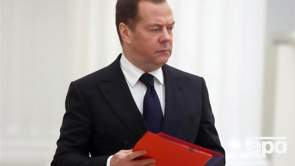 Медведев пригрозил Южной Корее поставками российского оружия КНДР