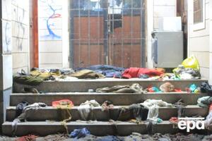 Давка произошла в узком проходе возле школы
