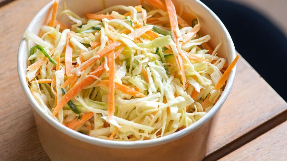 Вкус салата "Коул Слоу" зависит от времени пропитки