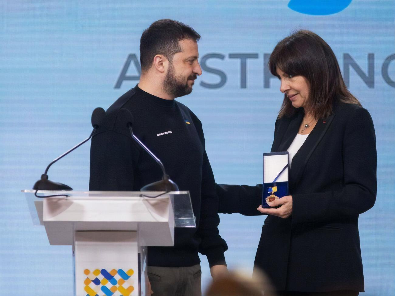 Зеленский вручил Идальго отличие, которое было учреждено менее года назад