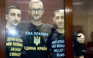 Джелялову (у центрі) і братам Ахтемовим окупанти торік винесли обвинувальні вироки