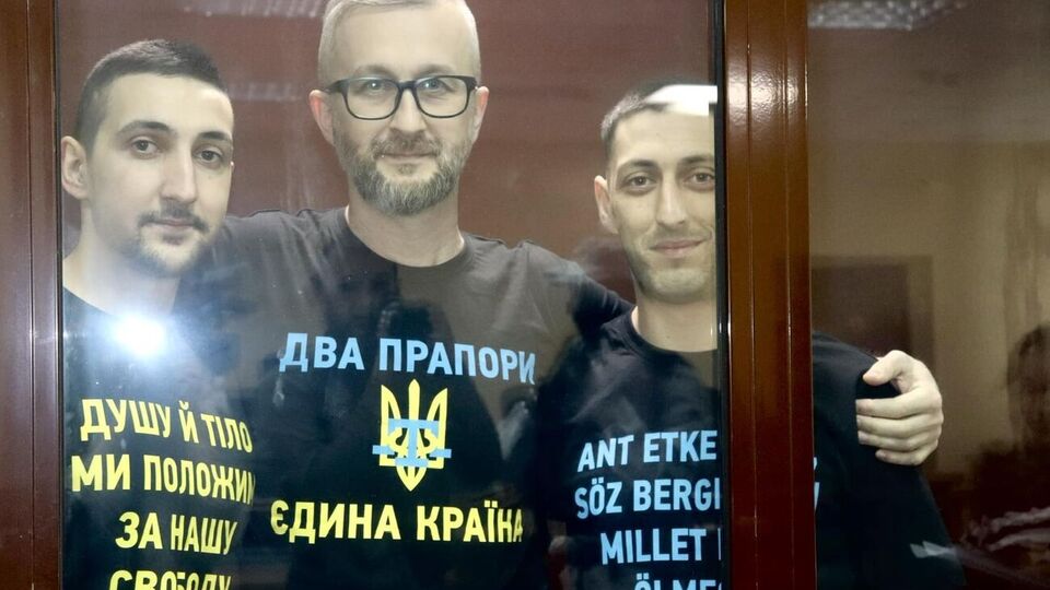 Джелялову (у центрі) і братам Ахтемовим окупанти торік винесли обвинувальні вироки