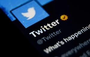 Известные люди с миллионами подписчиков в Twitter начали терять синие галочки