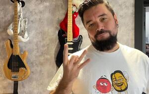 Мурзагулов говорит, что кокаин в чиновничьих кругах России – вещь повсеместно распространенная