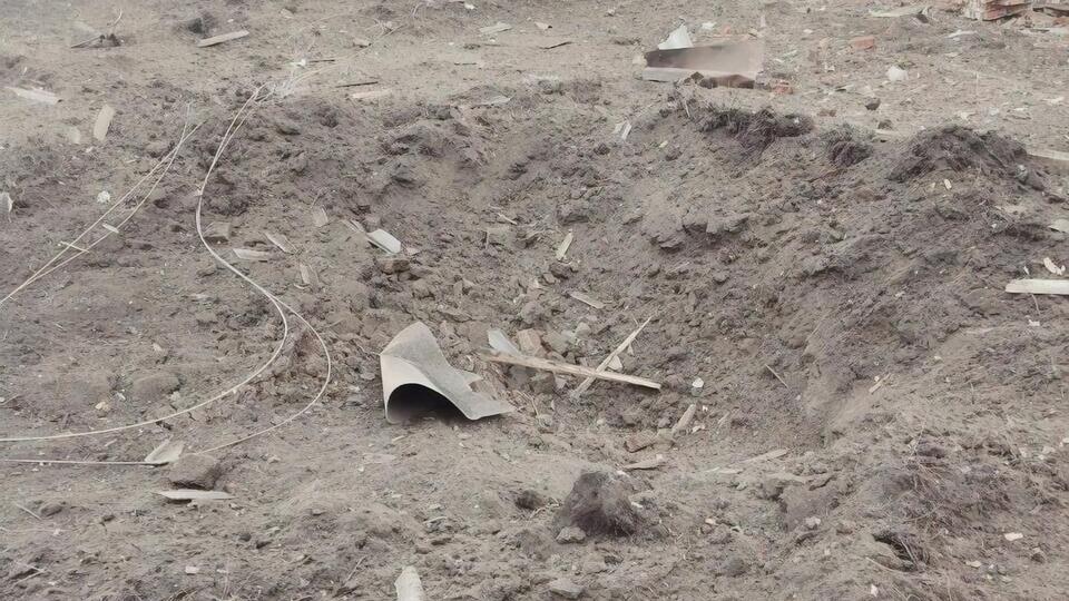 За попередніми даними, вогонь вели зі ствольної артилерії й міномета 120 мм