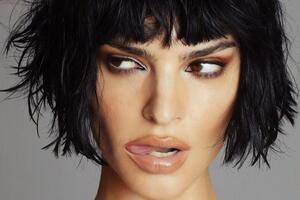 Ратаковски показала летние образы для пляжа