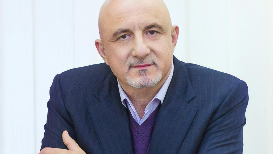 Іван Плачков наголосив, що постачальники, які становлять до половини ринку електроенергії, можуть збанкрутувати й запустити ланцюгову реакцію на весь ринок