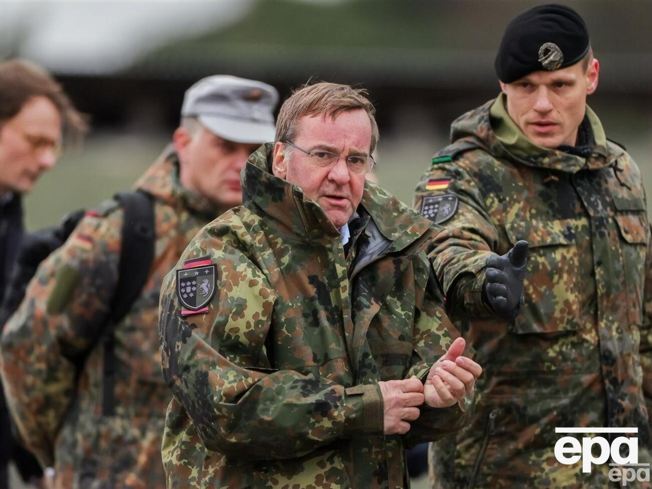 Атакованная страна может также заходить на территорию противника, считает Писториус