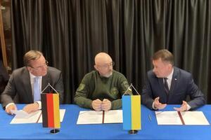 Резніков (у центрі) висловив подяку Пісторіусу і Блащаку за їхню "непохитну підтримку України"