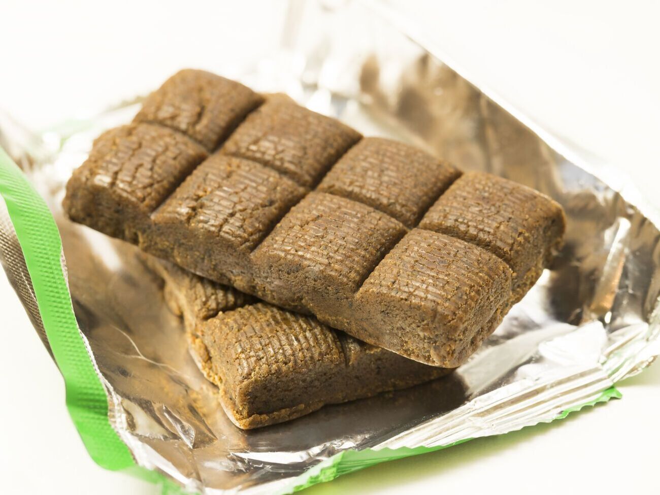 По словам доктора, свое название батончики унаследовали от изобретенной в Швейцарии микстуры из яичных желтков и бычьей крови