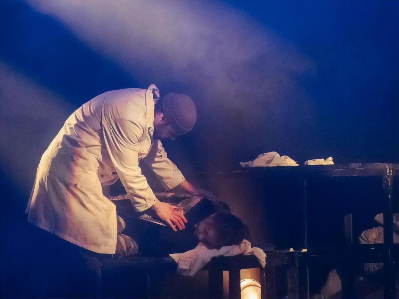 Спектакль состоит из монологов о духовных ценностях каждого человека. Зрители увидят сборные образы защитников "Азовстали"