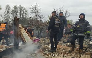 Оккупанты артиллерийским огнем разрушают дома украинцев в прифронтовой зоне