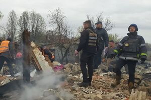 Оккупанты артиллерийским огнем разрушают дома украинцев в прифронтовой зоне