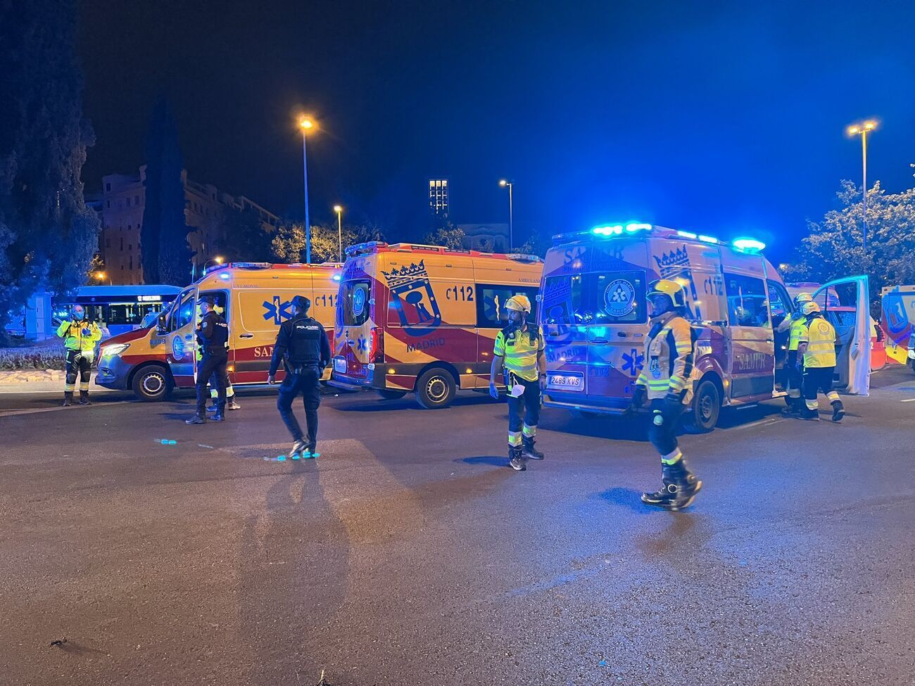 Медики помогали пострадавшим