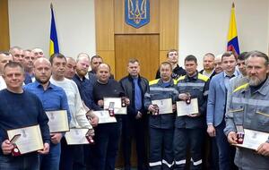 Отличием президента Украины "За оборону Украины" были награждены 25 участников аварийно-восстановительных работ