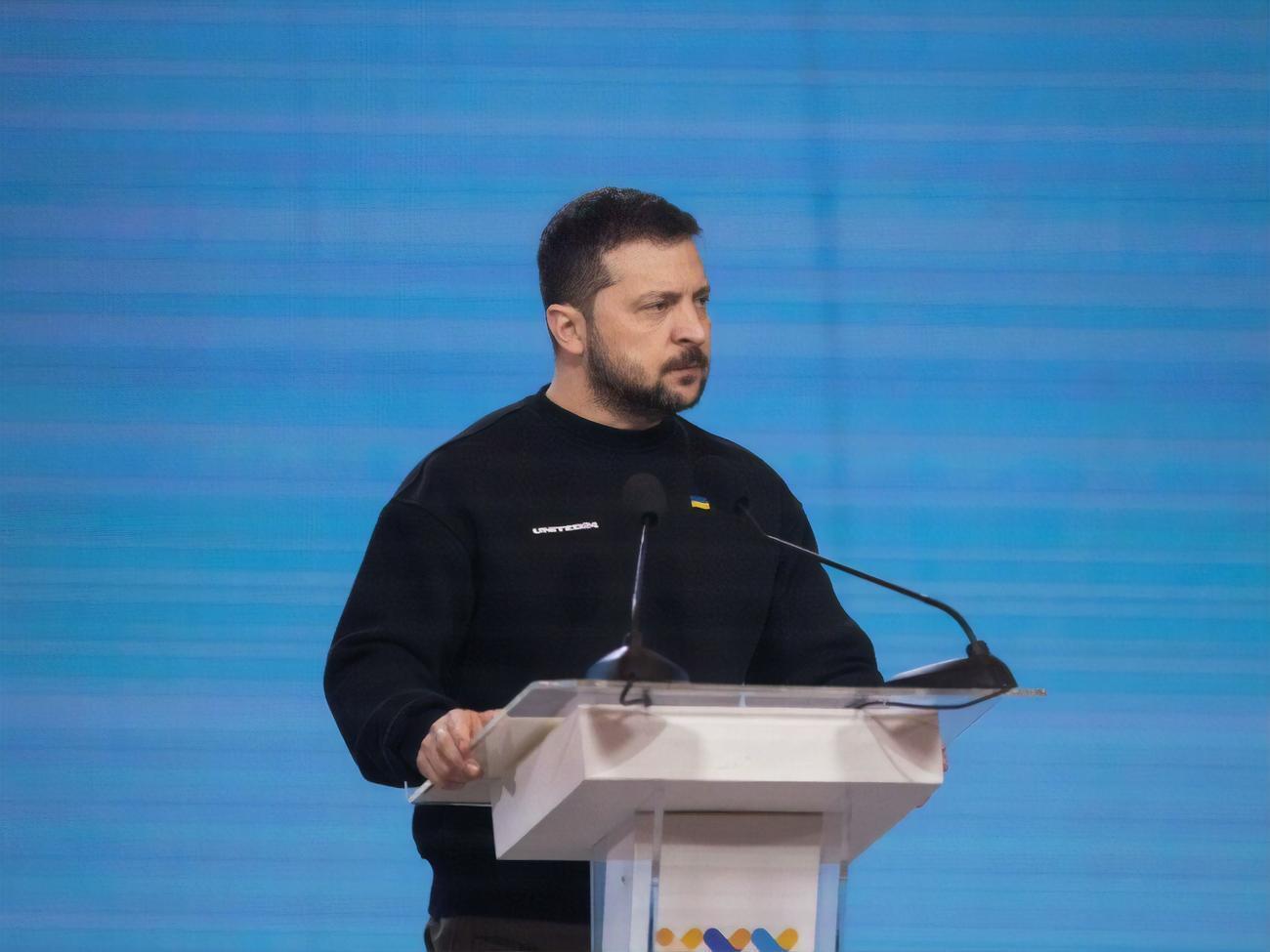 Зеленский ввел новые санкции против тех, кто помогает РФ обходить ограничения