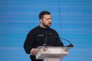 Зеленский ввел новые санкции против тех, кто помогает РФ обходить ограничения