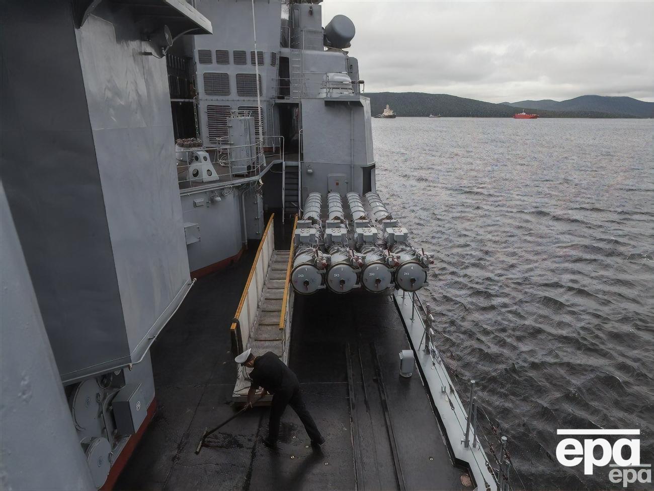 Всего на боевом дежурстве в Черном море находится 10 вражеских кораблей